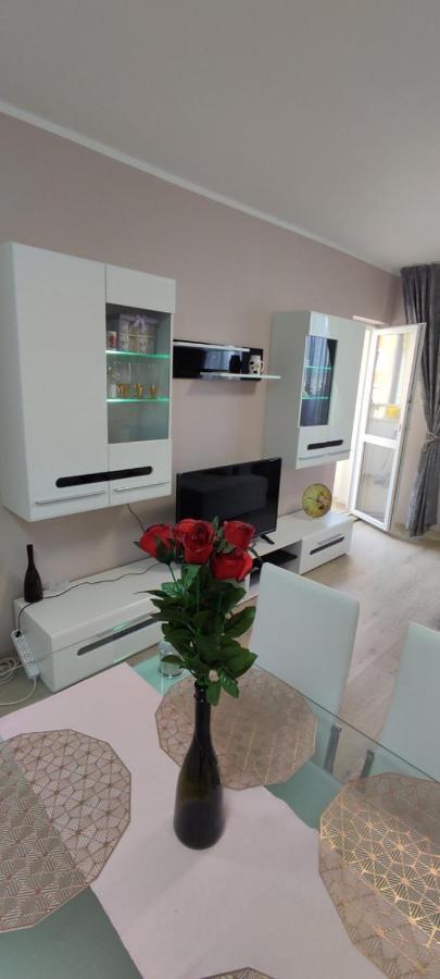 Luxury And Stylish Apartmen, Metro Station Obelya София Екстериор снимка